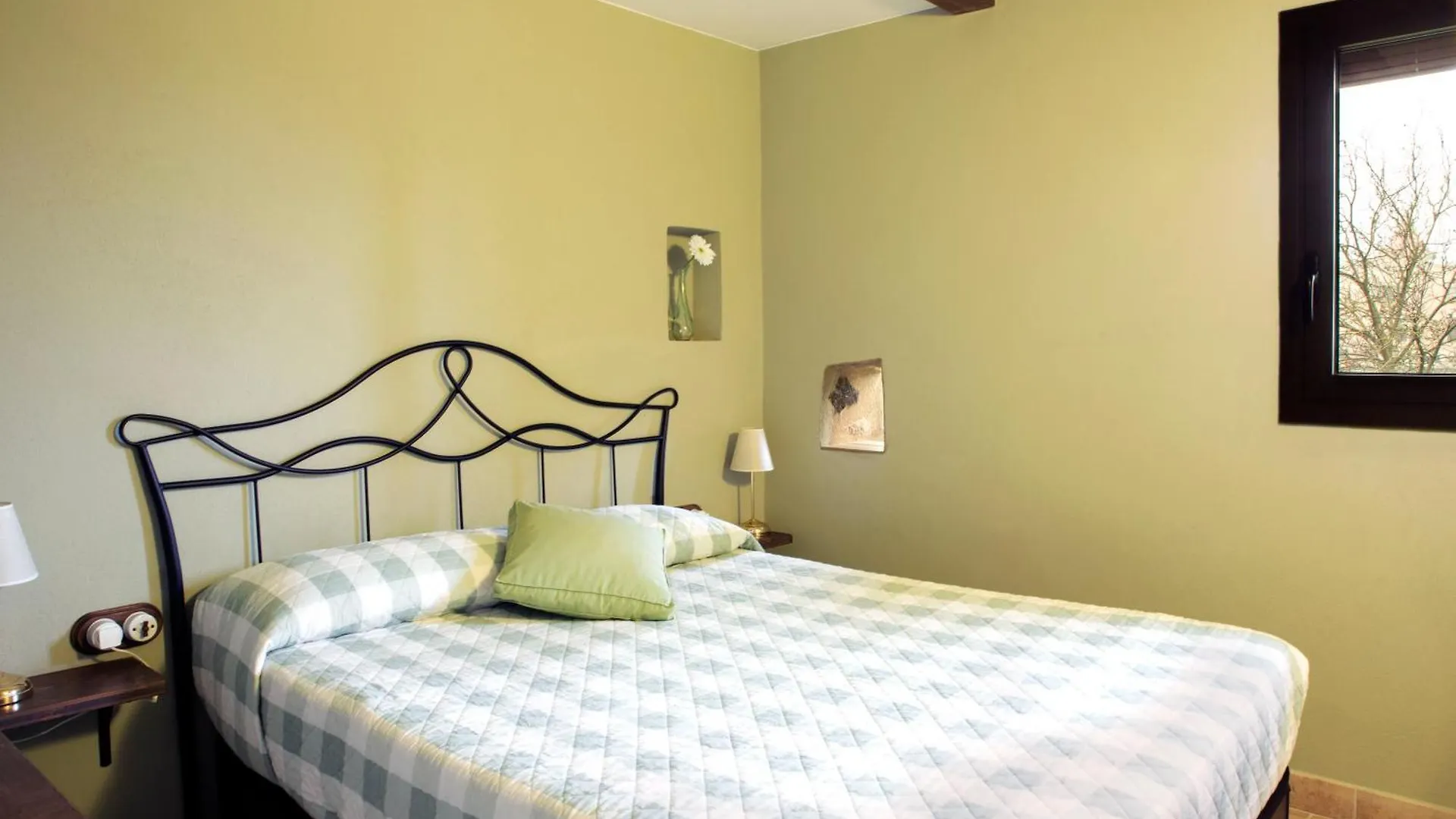 Apartment Allotjaments Placa Major-Roure Santa Pau