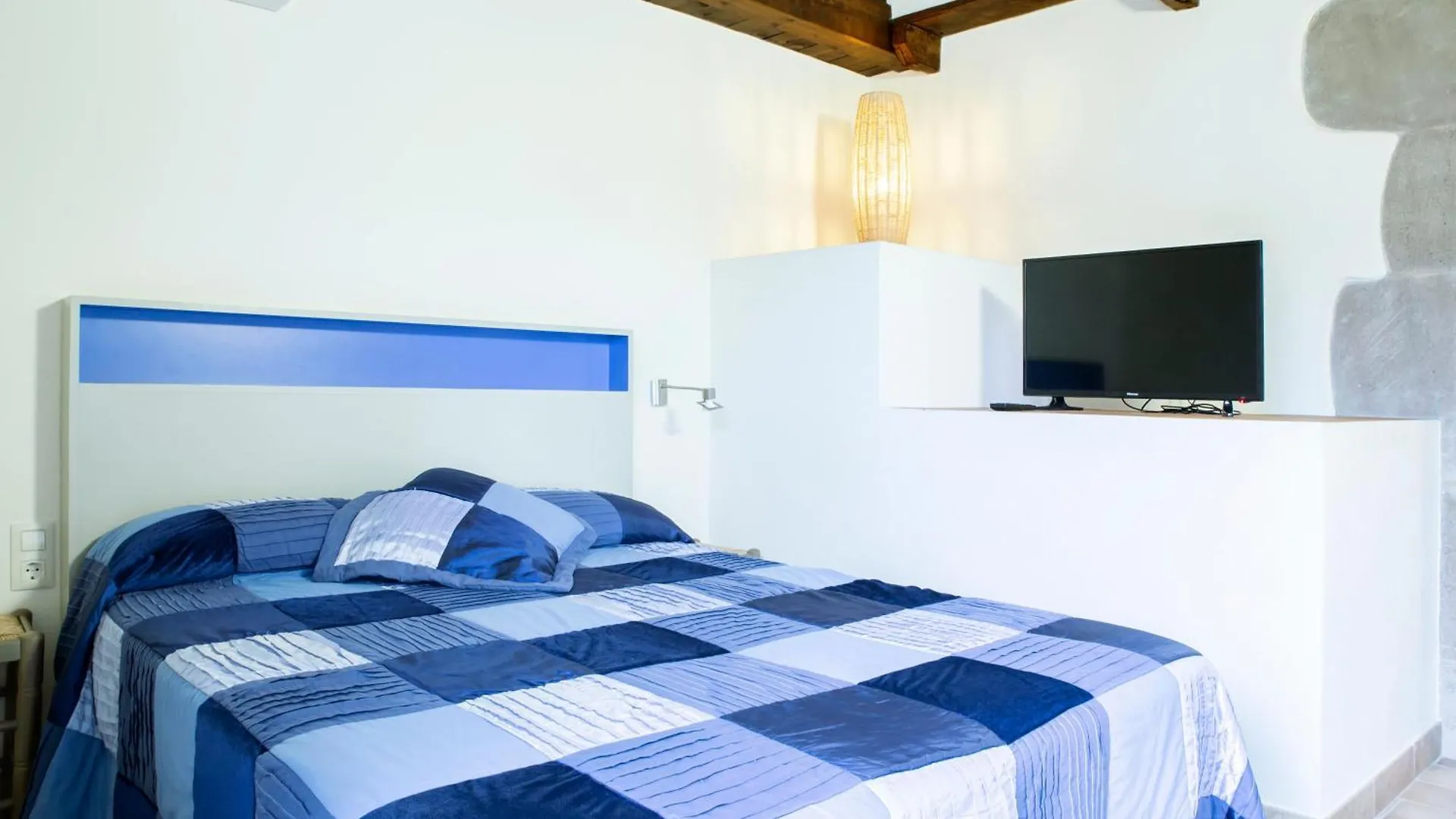 Apartment Allotjaments Placa Major-Roure Santa Pau Spain